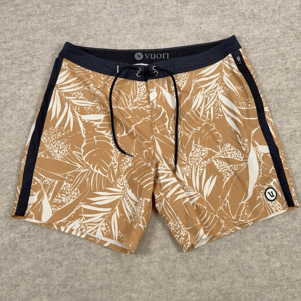 Vuori Peak Boardshort Flax Rainforest Mens 34 Inseam 7" Swim Trunks Vented